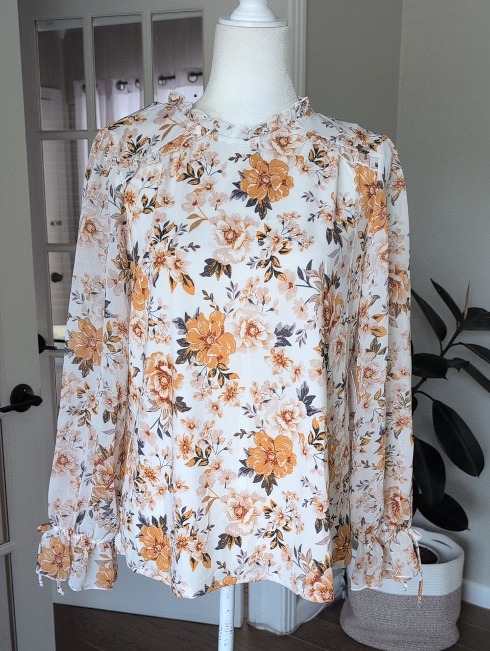 NWT Perseption Concept Cream Floral Romantic Flowy Blouse with Bloom Print Large